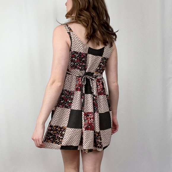 Vintage House of Virtue Quilted Patchwork Floral Print Pleated Mini Summer Dress - Picture 3 of 7